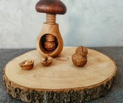 DZIADEK DO ORZECHÓW "Grzybek" DREWNIANY