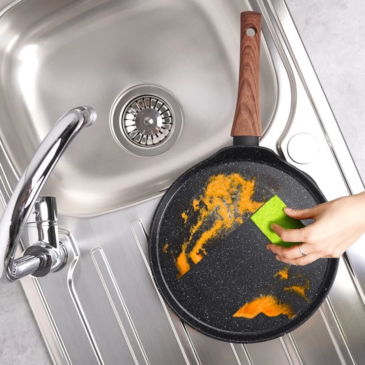 PATELNIA GRANITOWA 26 cm DO NALEŚNIKÓW BLACK&WOOD 199010