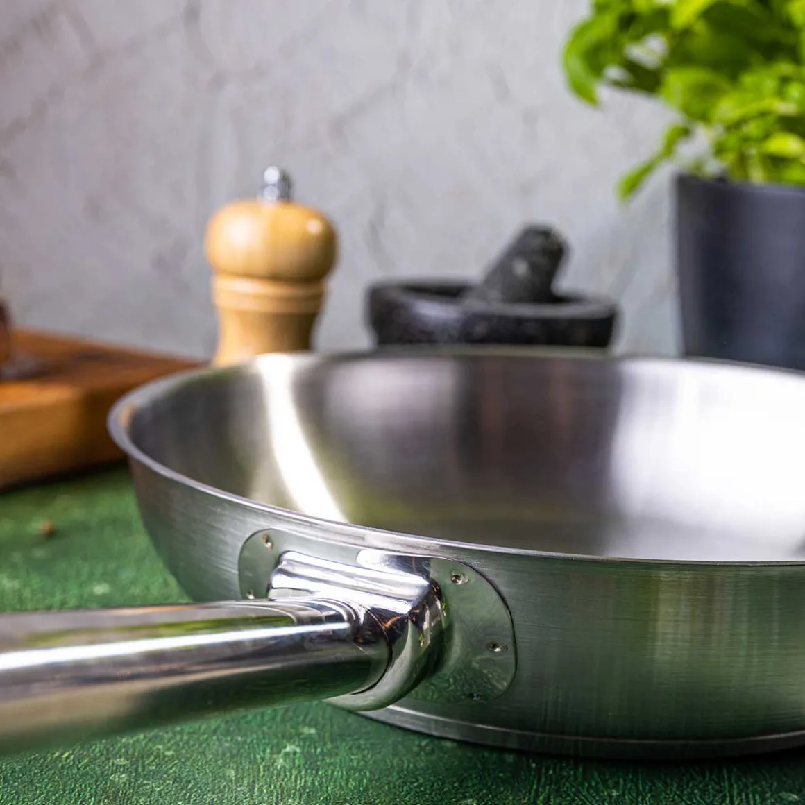 PATELNIA ZE STALI NIERDZEWNEJ 21CT 24cm KINGHOFF KH-2019 GASTRO