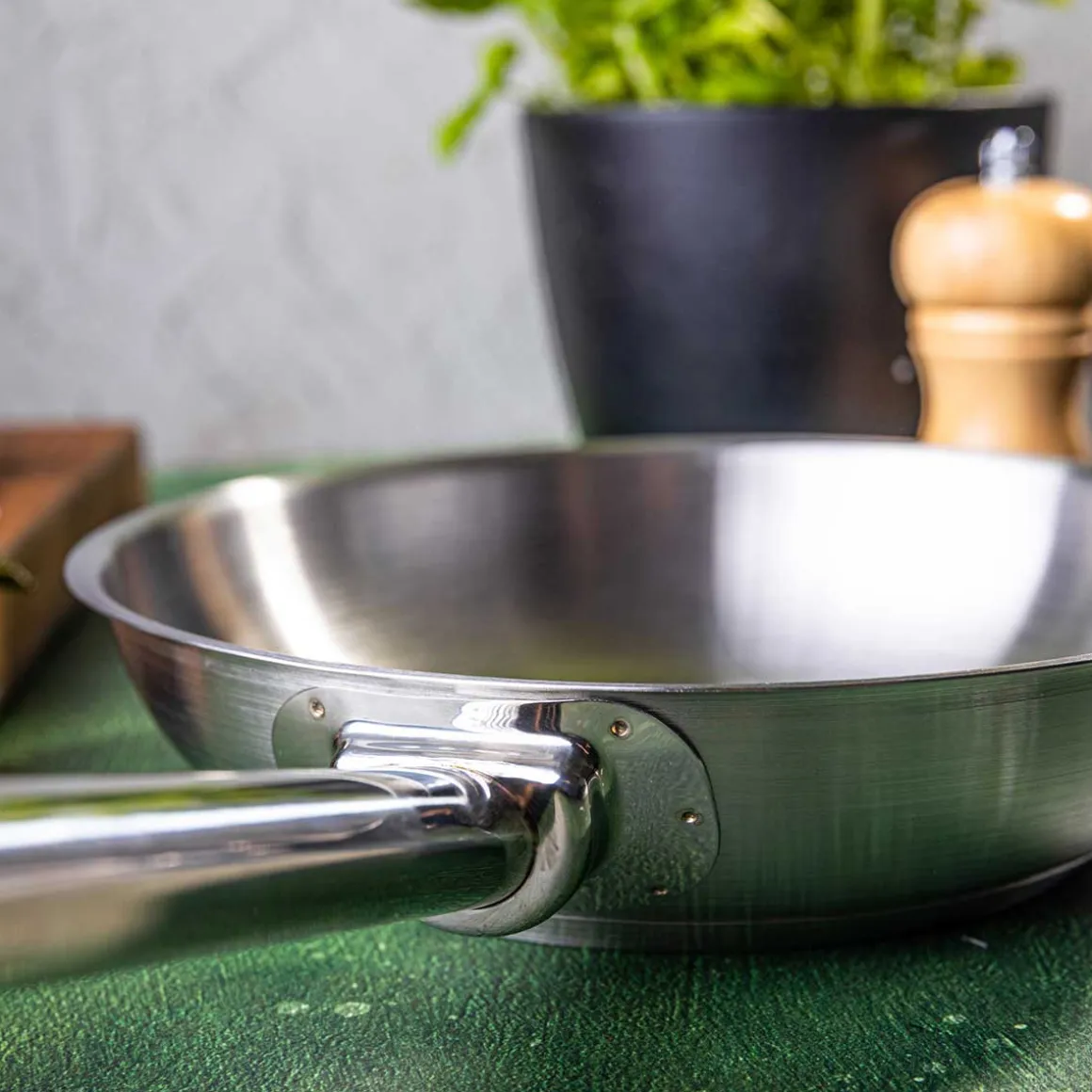 PATELNIA ZE STALI NIERDZEWNEJ 21CT 20cm KINGHOFF KH-2018 GASTRO