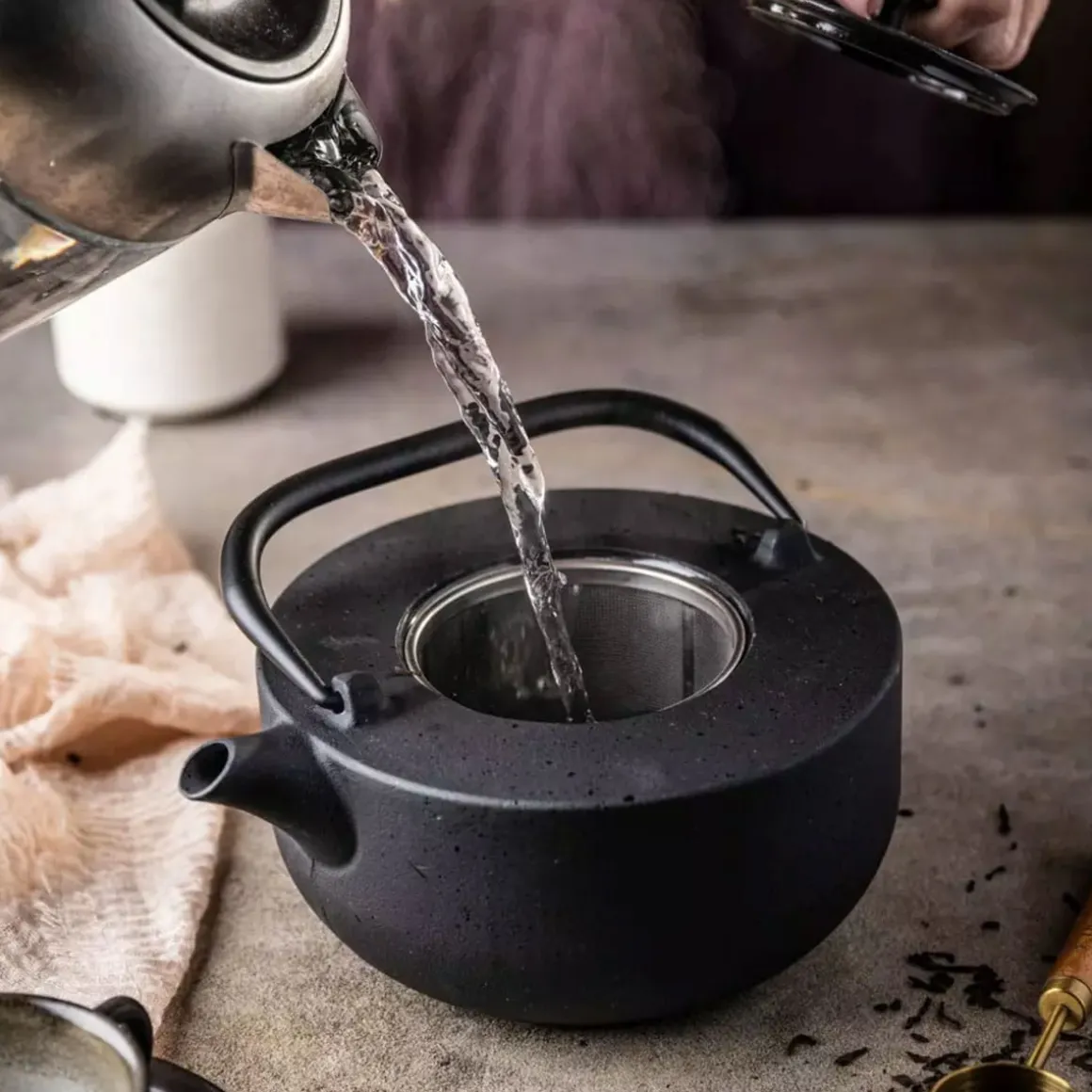 ZAPARZACZ ŻELIWNY DZBANEK 1,1L Z FILTREM KINGHOFF KH-1844